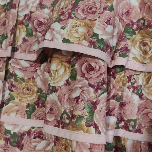 Hand Stitched Half Apron - Vintage by Candy's Aprons - Picture 3 of 7